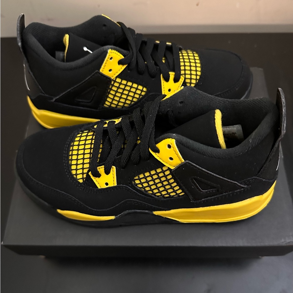 Jordan Retro 4's